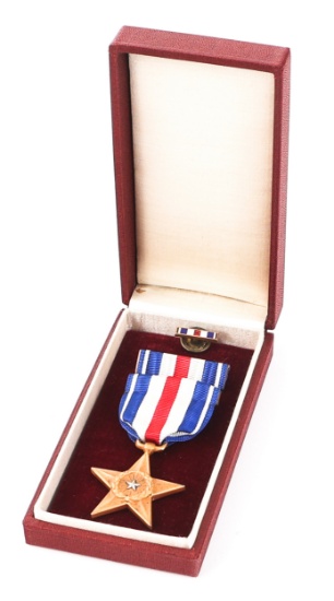 WWII USMC / USN SILVER STAR WITH MAROON CASE