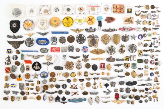 WWII - COLD WAR US BUTTON, PIN, & INSIGNIA LOT