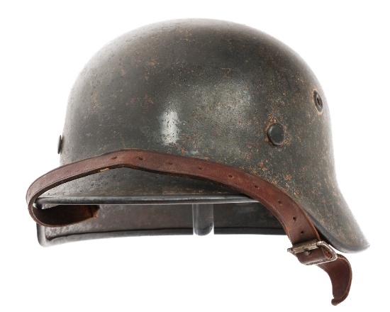 WWII GERMAN M40 COMBAT HELMET