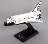 US SPACE SHUTTLE DISCOVERY 1/100 SCALE MODEL