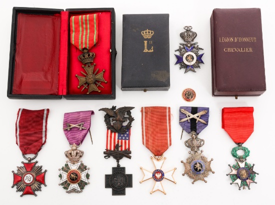 SPAN-AM WAR - WWII WORLD MILITARY MEDALS & BADGE