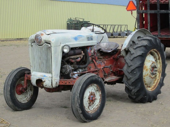 Ford 800 Tractor