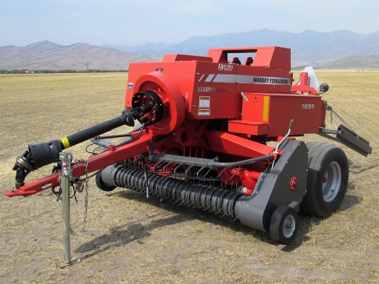 Massey Ferguson 1839 Inline Baler