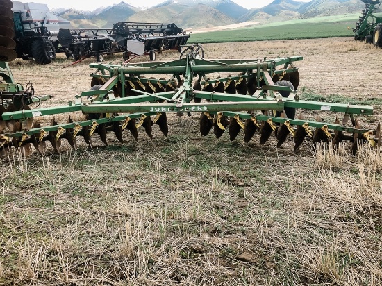 John Deere 1120 16’ Tandem Disk