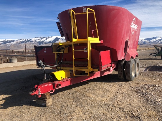 2017 Supreme 1200T Feed Wagon