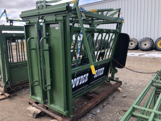 2018 Powder River C2000 Squeeze Chute