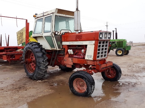 IH 966 Tractor