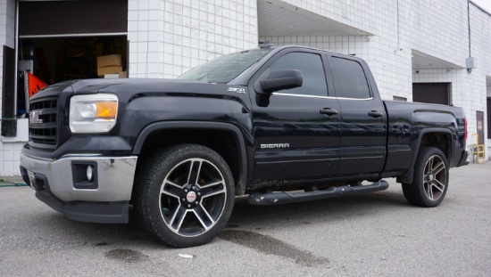 2015 GMC SIERRA 1500 Z71 4WD Z71 4-DOOR DOUBLE CAB PICKUP TRUCK W/ V8 5.3L GAS ENGINE, VIN 1GTV2UEC3