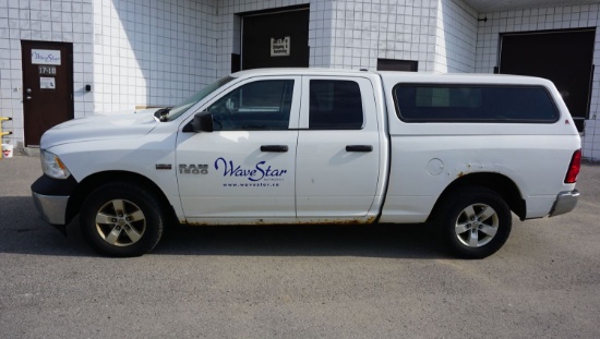 2015 DODGE RAM 1500 ST 4WD QUAD CAB PICKUP TRUCK W/  V8 HEMI 5.7L GAS ENGINE, LEER TRUCK CAP, VIN 1C