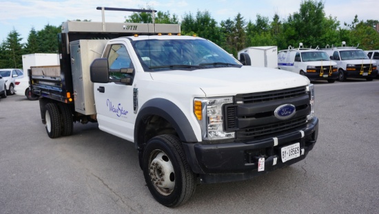 2017 FORD F-550 SUPER DUTY 4X2 DUMP TRUCK W/ V10 6.8L GAS ENGINE, DUAL REAR WHEELS, VOTH DUMP BOX, V