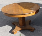 Round oak dining table, 42