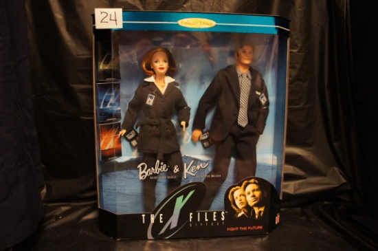 "BARBIE & KEN" The X-Files gift set   1998 Mattel    un-opened  -  original box