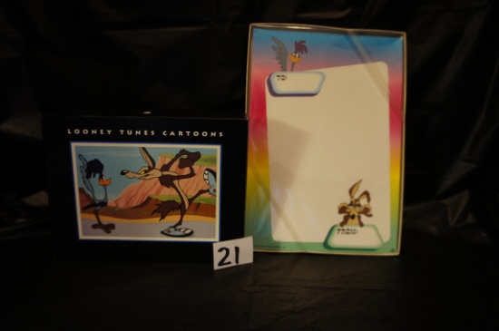 LOONEY TUNES Cartoons - note cards 5 ea of 4 subjects w/envelopes & 15 sheets 10 envelopes