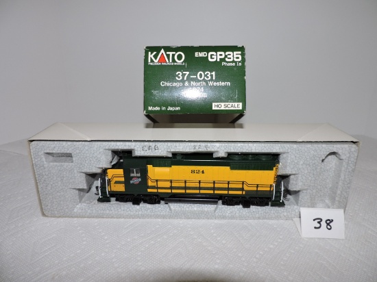 KATO Locomotive, EMD GP35, 37-031, #824, Chicago & Northwestern, Made In Japan