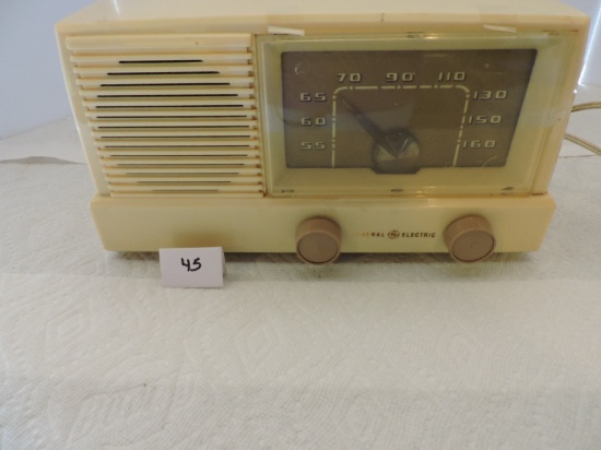 Vintage GE Radio, Model 415, Plastic, 12" x 6 1/2" x 6 1/2", Not tested, Corner broke