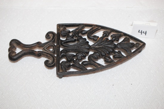 Cast Iron Trivit, 8 1/2" x 3 3/4"