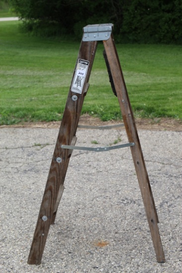 Werner Wood Ladder, 4', LOCAL PICK UP ONLY