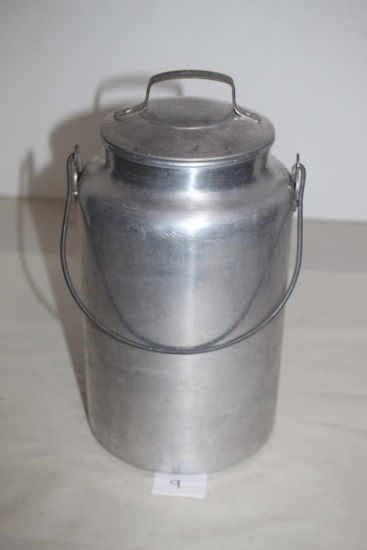 Vintage Cream Can, Leyse Aluminum Company, 4 Qts., 11" x 5 3/4" Round