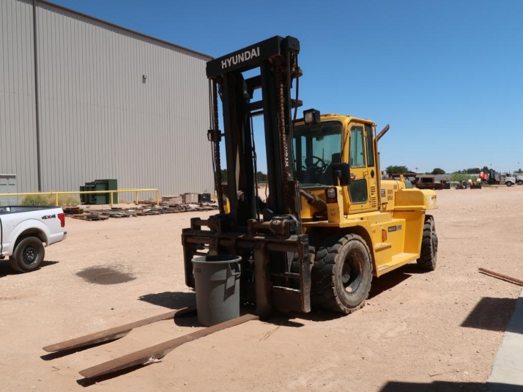 Hyundai Diesel Forklift 35 000 Lb Cap Hydraulic 8 Positioning Fork Enclosed Cab 6 7 Liter Heavy Construction Equipment Lifting Forklifts Online Auctions Proxibid