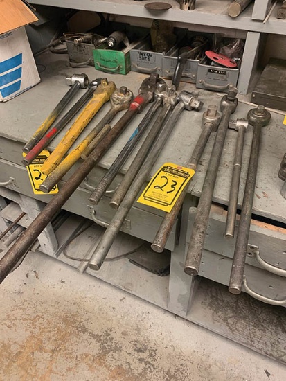 ASSORTED BREAKER BARS AND RATCHETS