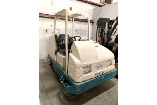 TENNANT FLOOR SWEEPER/SCRUBBER, MODEL 7400