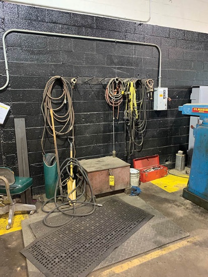 JOBOX, ASSORTED AIR HOSE, AND FLOOR MATS