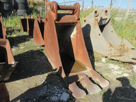 CF EXCAVATOR BUCKET 30'' W.