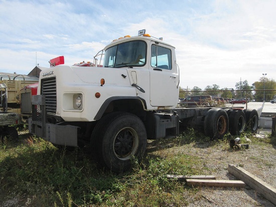 MACK DM600GK, VIN# 1M3B166K7VM001364, 10-SPEED TRANS., 142,642 MILES, DAY CAB TRI-AXLE DUMP TRUCK