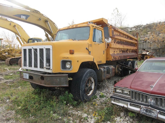 1988 INTERNATIONAL F2674 TRI-AXLE DUMP TRUCK, VIN# 1HTZVGJT3JH594339, 8-SPEED MANUAL TRANS., 93,