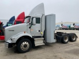 2014 KENWORTH T800 TRACTOR, TANDEM AXLE, DAY CAB, COMPRESSED NATURAL GAS (CNG), 412,208 MILES, VIN 1