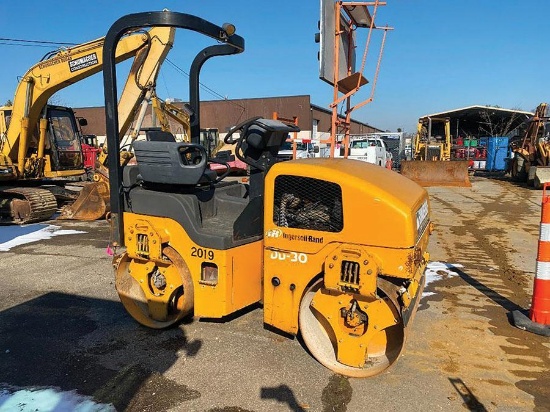 2000 INGERSOLL-RAND DD30 VIBRATING ROLLER, S/N 163216, 6,603 HOURS, OPEN ROPS, 54" WIDE DRUMS,
