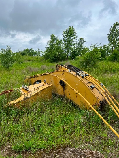 CATERPILLAR 390 LOWER BOOM SECTION (BROKEN), 22' & 8'