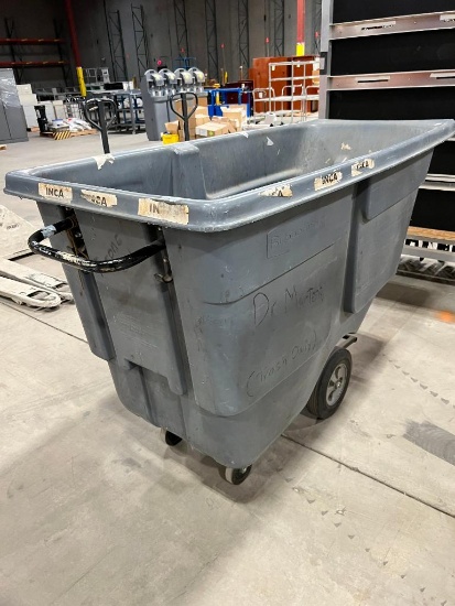 Rubbermaid 1 cubic yd. Dump Hopper