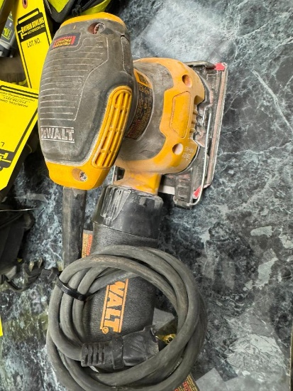 DeWalt Electric 1/4" Sheet Palm Sander, Model DWE6411