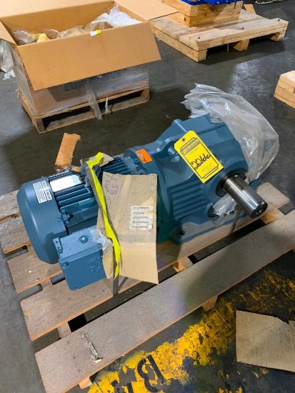 Sew-Eurodrive Gearmotor, 86.52:1 Ratio, 1740 RPM In, 20 RPM Out, 10-Hp, 330/575 V, 3-Phase