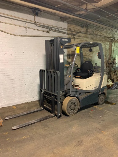 Crown 5000 Lb. Capacity LPG Forklift, Model C51000-50, S/N 10043152, 3-Stage Mast, Side-Shift, 40"