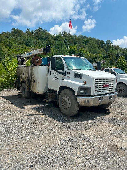 2007 GMC C7500 Service Truck, Inline 6 Diesel Engine, 6-Speed Transmission, VIN 1GDK7C1337F417713,