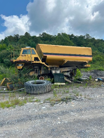 Caterpillar 773 Water Truck, Parts Machine, No Engine, No Transmission, w/ Parts on the Ground