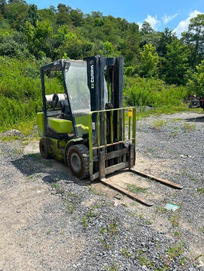 Clark CGP 25 Forklift, LP Gas, 42" Forks, 189" Lift Height, 4,500 Lb. Cap, Truck Weight 8,816, S/N