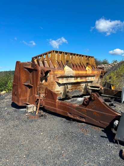 D11 Dozer blade, 21' Wide (LAUREL BRANCH LOCATION; Coordinates: 37.39556 Deg. N 82.05287 Deg. W)