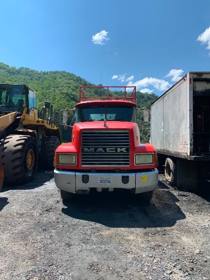 2003 Mack CL718 Water Truck, Tandem Axle, Mack In-Line 6 Cylinder Engine, 8-Speed Manual