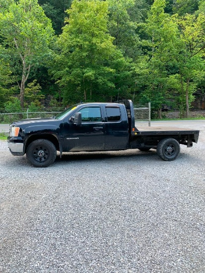 2013 GMC Sierra 1500 Flatbed Truck, 5th Wheel Ball, Vortec V-8 Engine, Automatic Transmission, 4 X
