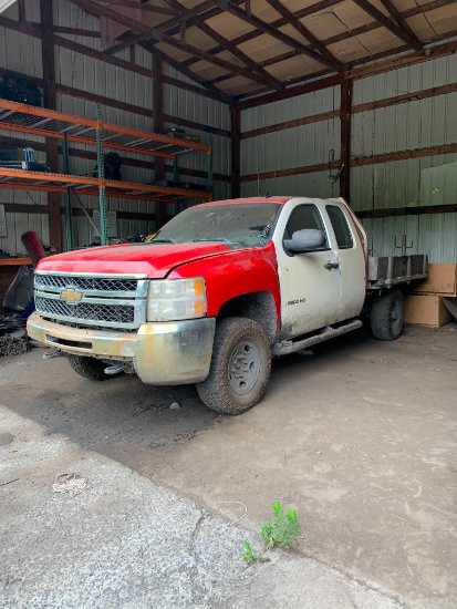 2011 Chevrolet 2500 HD Flatbed Truck, Extended Cab, VIN# 1GC2KVCG3BZ309873, Asset # 90075 (LAB