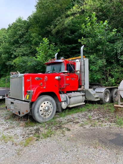 1991 Mack Super Liner Daycab Tractor, Model RW713, Mack In-Line 6-Cylinder Diesel Engine, Dual Axle,