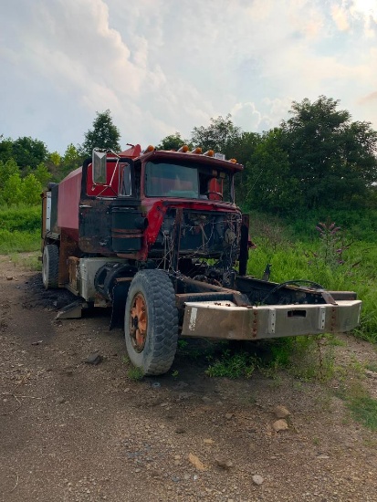 Mack 888 Lube Truck, VIN# 1M2P278C0WM002036, Asset # 89216 (LAUREL BRANCH LOCATION, HURLEY, VA