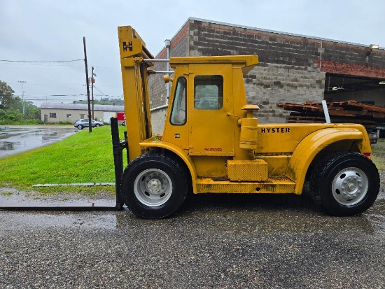 Hyster 25,000 Lb. Forklift, Model Challenger 250, Dual Front Pneumatic Tires, 453 Detroit Diesel