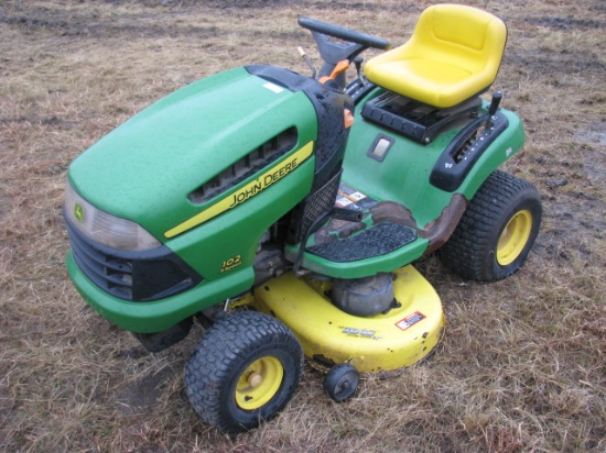 John Deere Model 105 Ride on Lawn Mower GAS