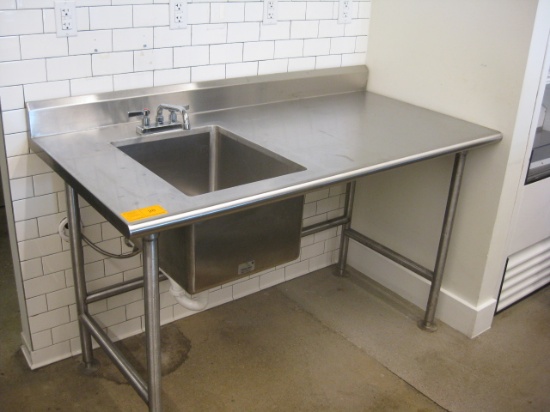 Single Compartment Stainless Steel Sink with Drain Board