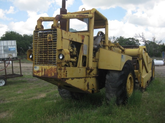 International Model E-200 Scraper with ES-200 9 yard Belly Pan