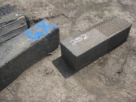 Short Wood Center Heavy Rubber Laminated Rail Road Ties